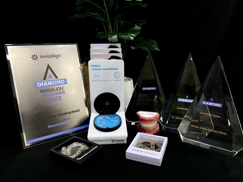 รับรางวัล Invisalign Diamond Provider ปี 2018, 2019, 2020, 2022, 2023 